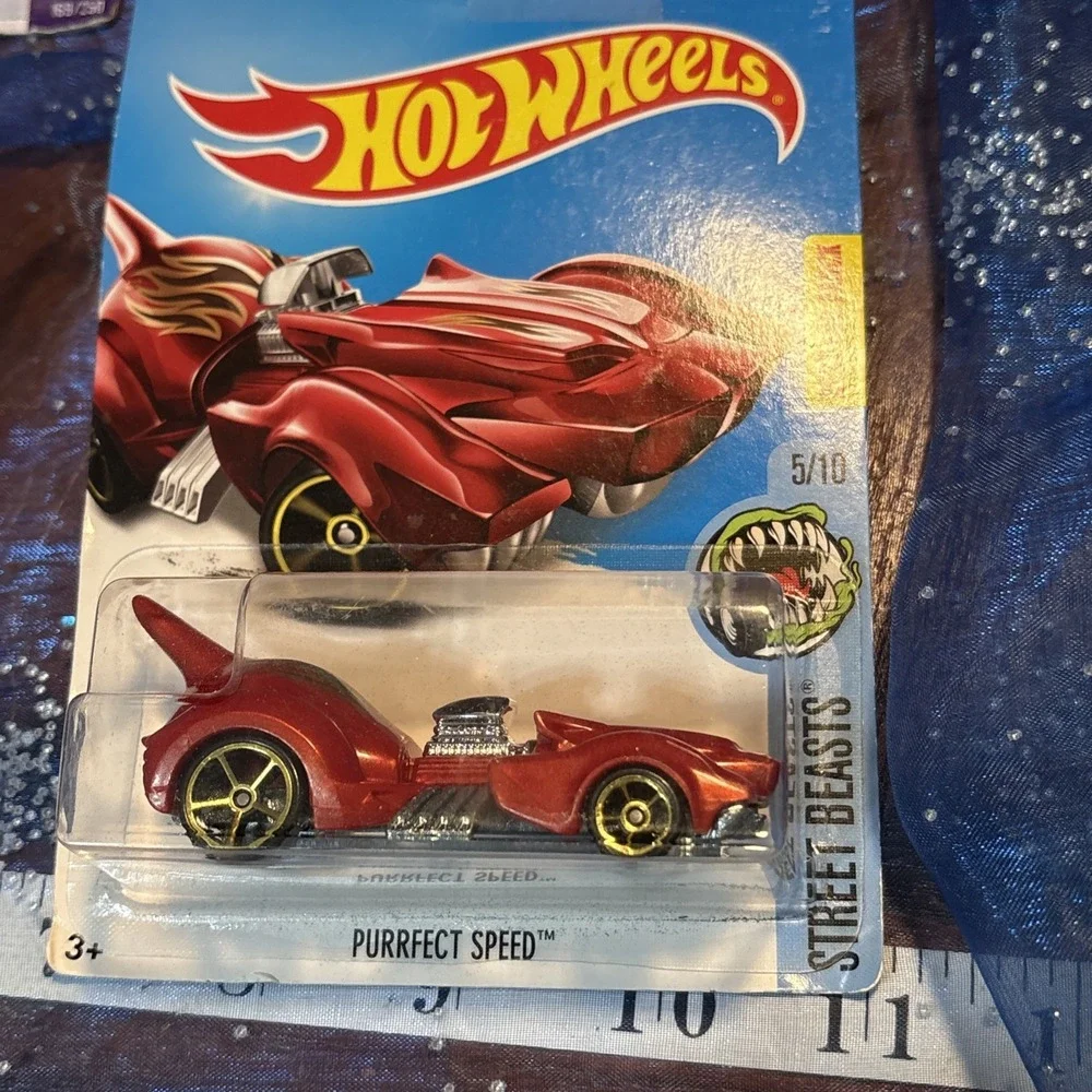 New (8) Hot Wheels Cool Classics‎ Diecast Car